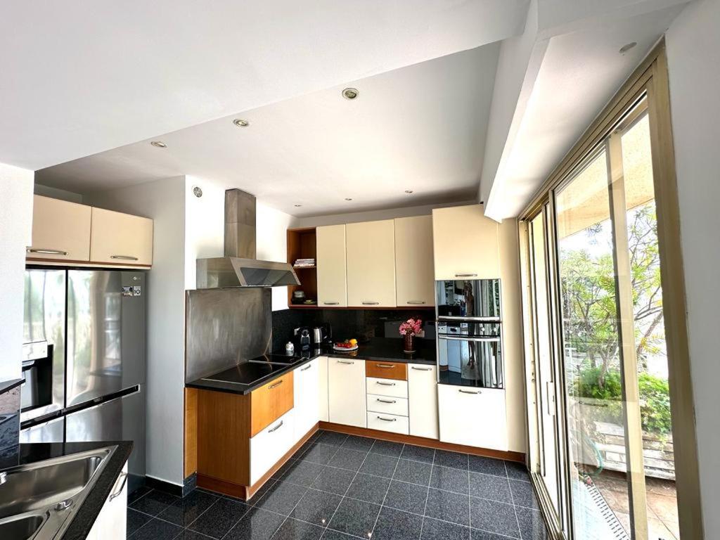 Panoramic Sea View Penthouse With Jacuzzi And 450 Sqm Terrace Appartement Antibes Buitenkant foto