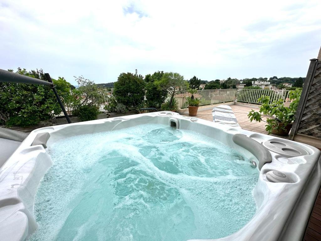 Panoramic Sea View Penthouse With Jacuzzi And 450 Sqm Terrace Appartement Antibes Buitenkant foto